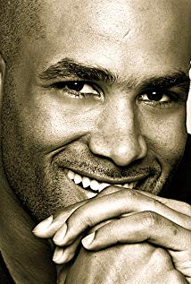 How tall is Boris Kodjoe?